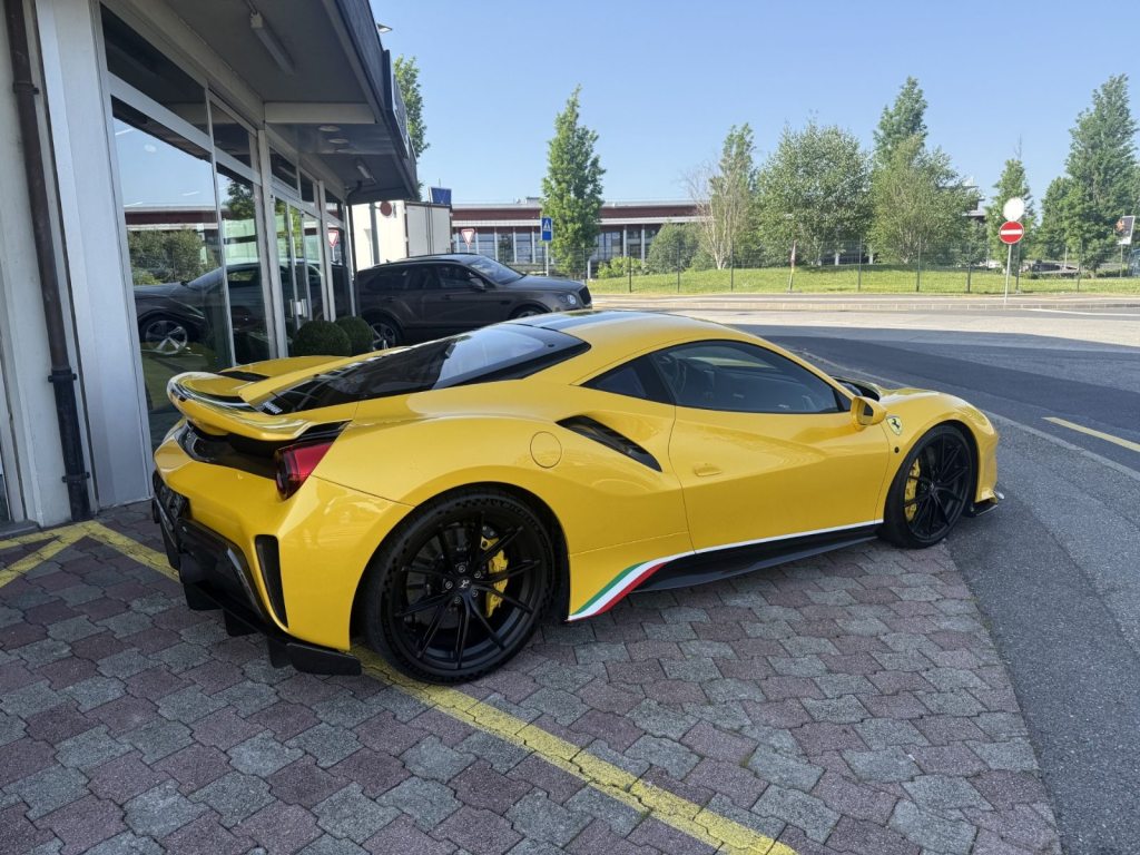 FERRARI 488 Pista 3.9 V8 Turbo, Petrol, Second hand / Used, Automatic - 5