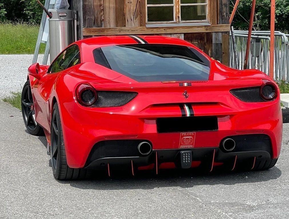 FERRARI 488 GTB 3.9 Turbo, Petrol, Second hand / Used, Automatic - 3
