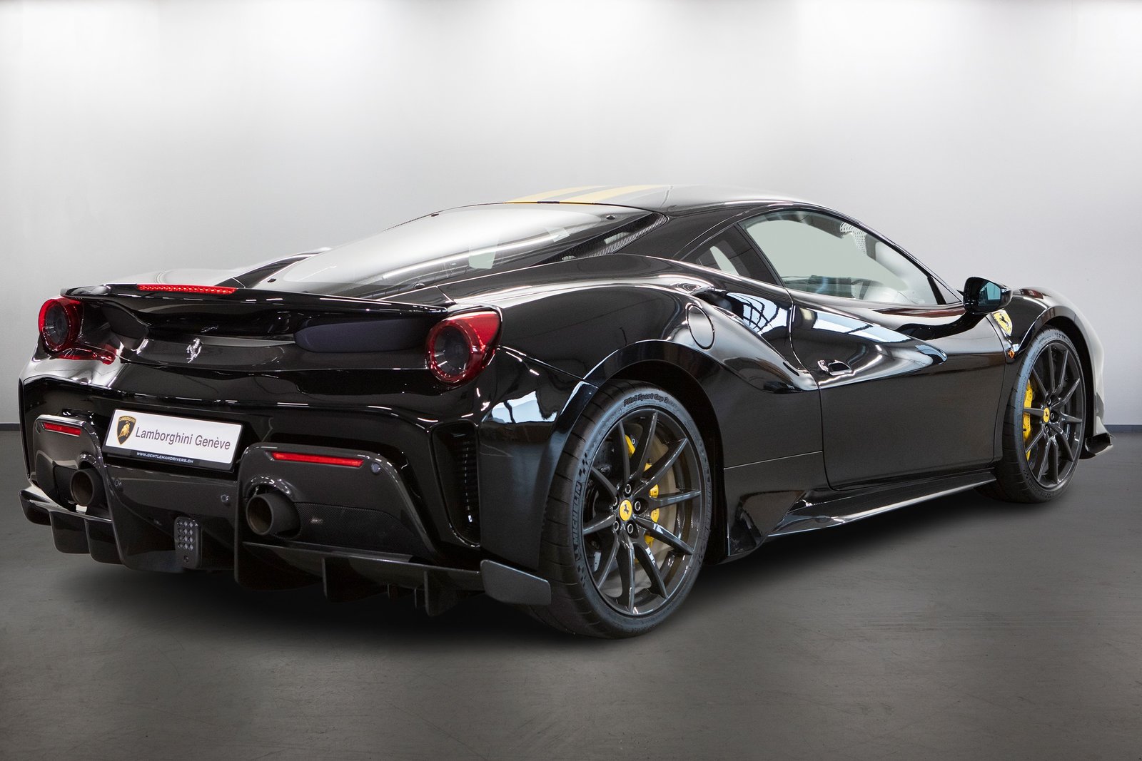 FERRARI 488 Pista 3.9 V8, Benzina, Occasioni / Usate, Automatico - 3
