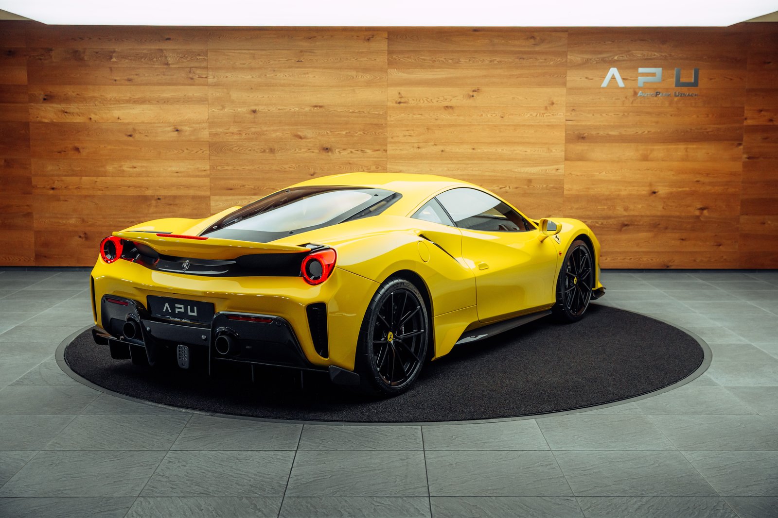 FERRARI 488 Pista 3.9 V8 Giallo Modena, Petrol, Second hand / Used, Automatic - 2