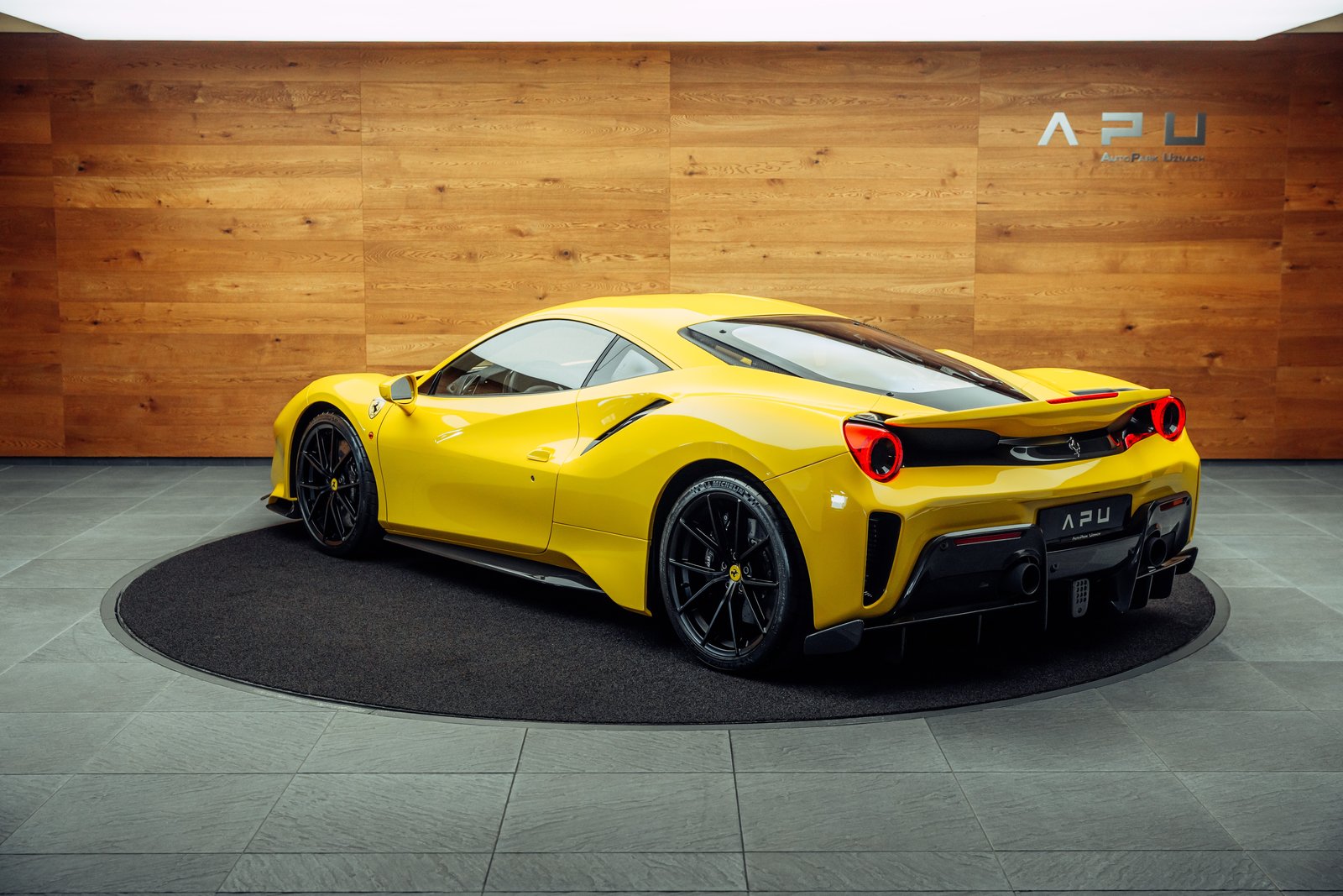 FERRARI 488 Pista 3.9 V8 Giallo Modena, Petrol, Second hand / Used, Automatic - 3
