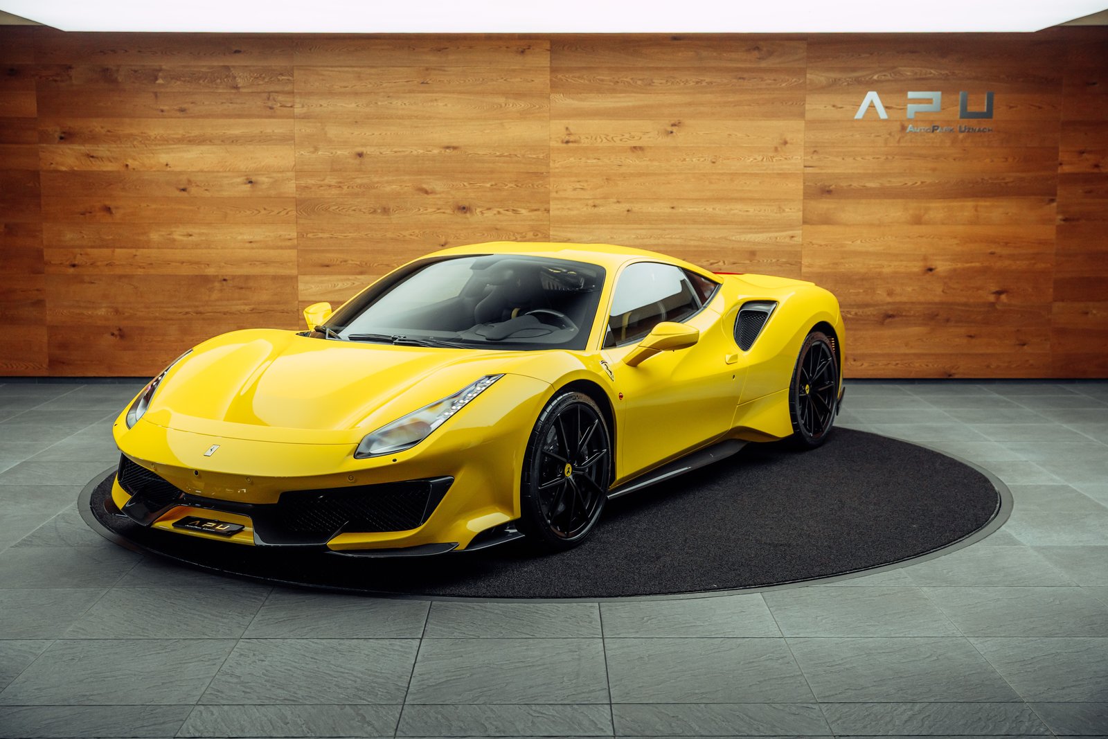 FERRARI 488 Pista 3.9 V8 Giallo Modena, Petrol, Second hand / Used, Automatic - 4