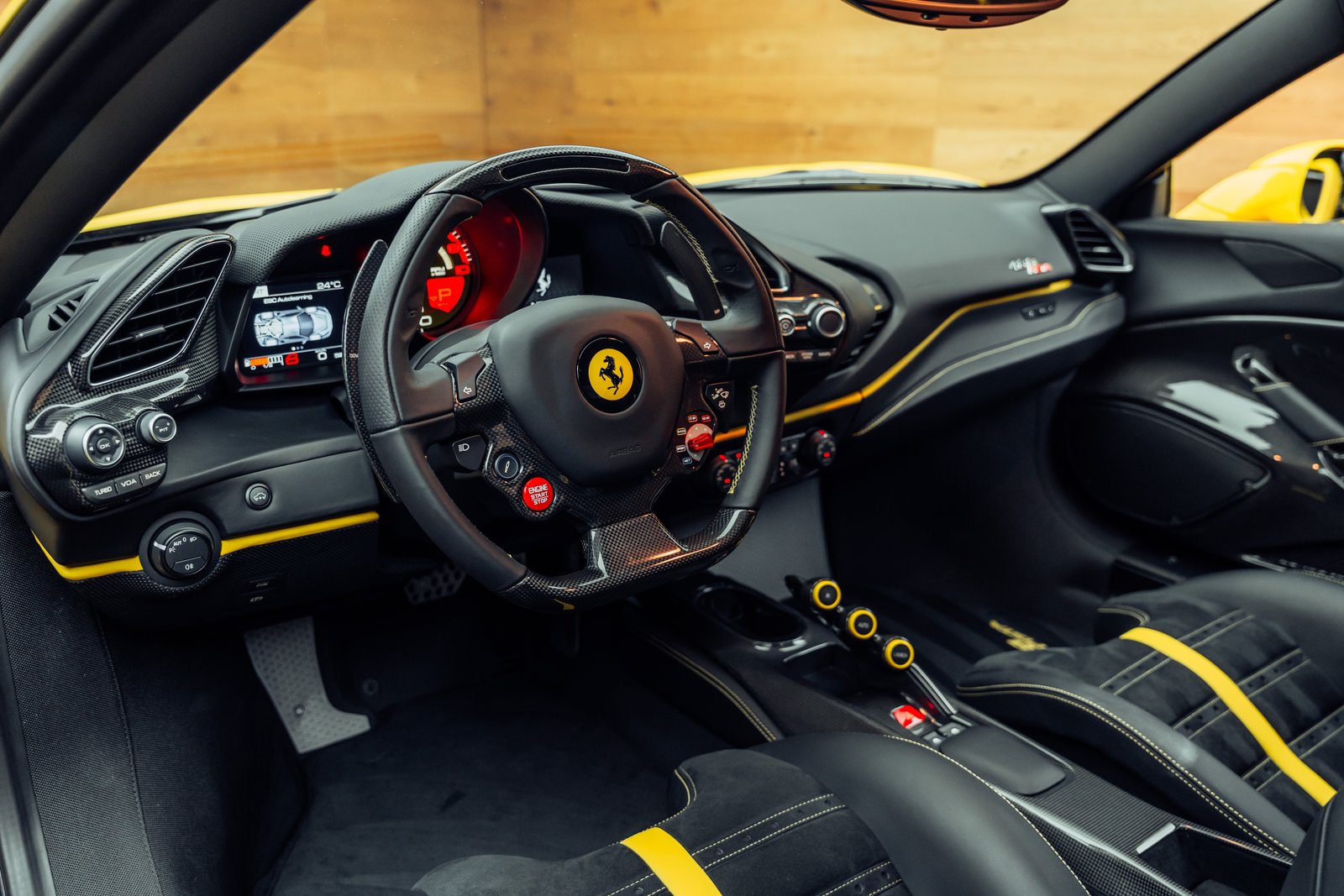 FERRARI 488 Pista 3.9 V8 Giallo Modena, Petrol, Second hand / Used, Automatic - 5