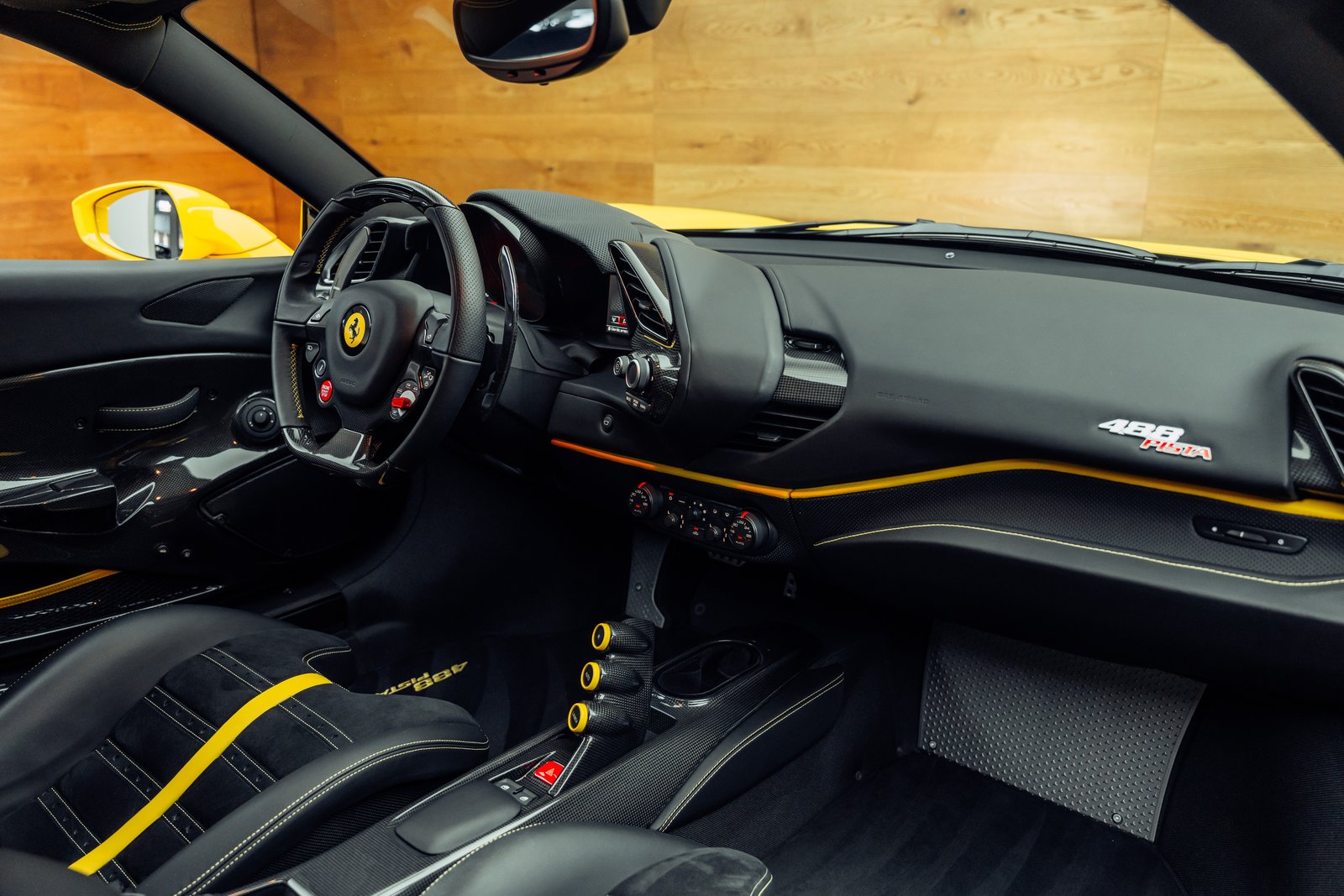 FERRARI 488 Pista 3.9 V8 Giallo Modena, Petrol, Second hand / Used, Automatic - 6