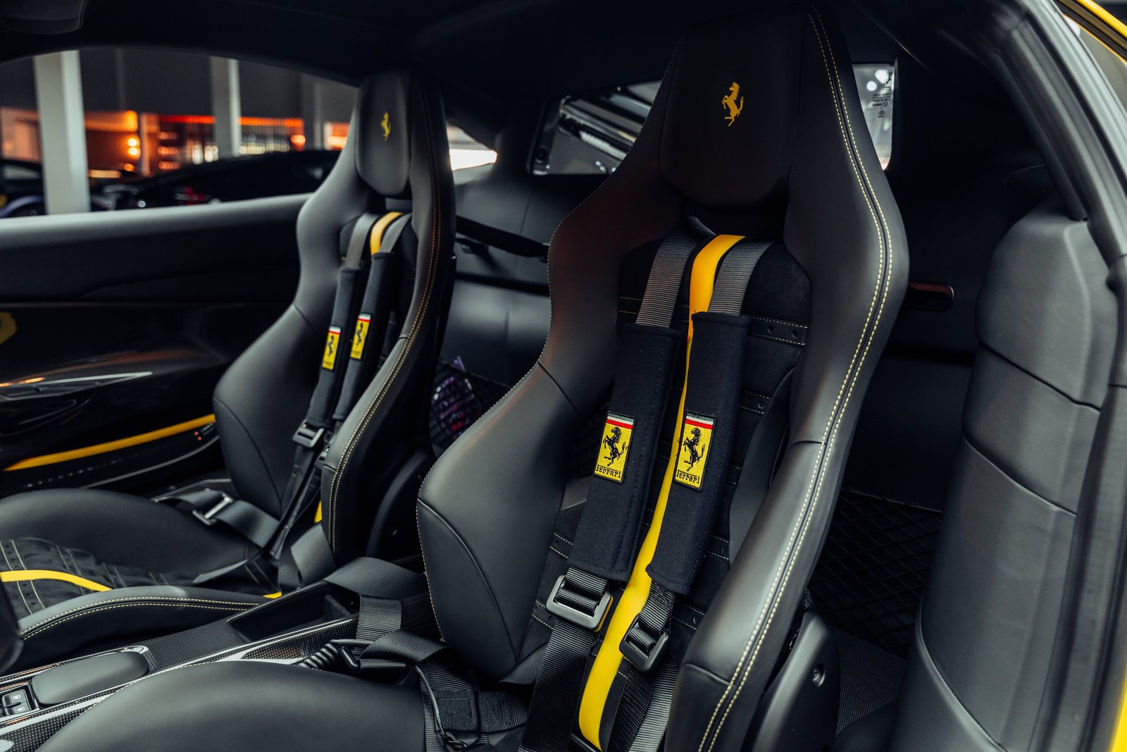 FERRARI 488 Pista 3.9 V8 Giallo Modena, Petrol, Second hand / Used, Automatic - 7