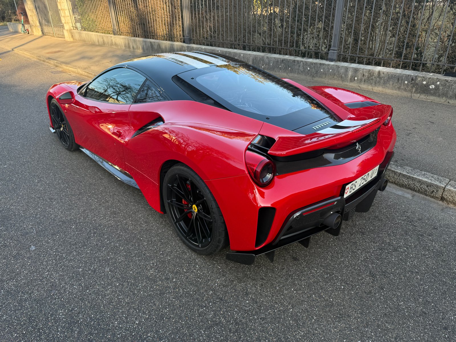 FERRARI 488 Pista 3.9 V8, Essence, Occasion / Utilisé, Automatique - 2