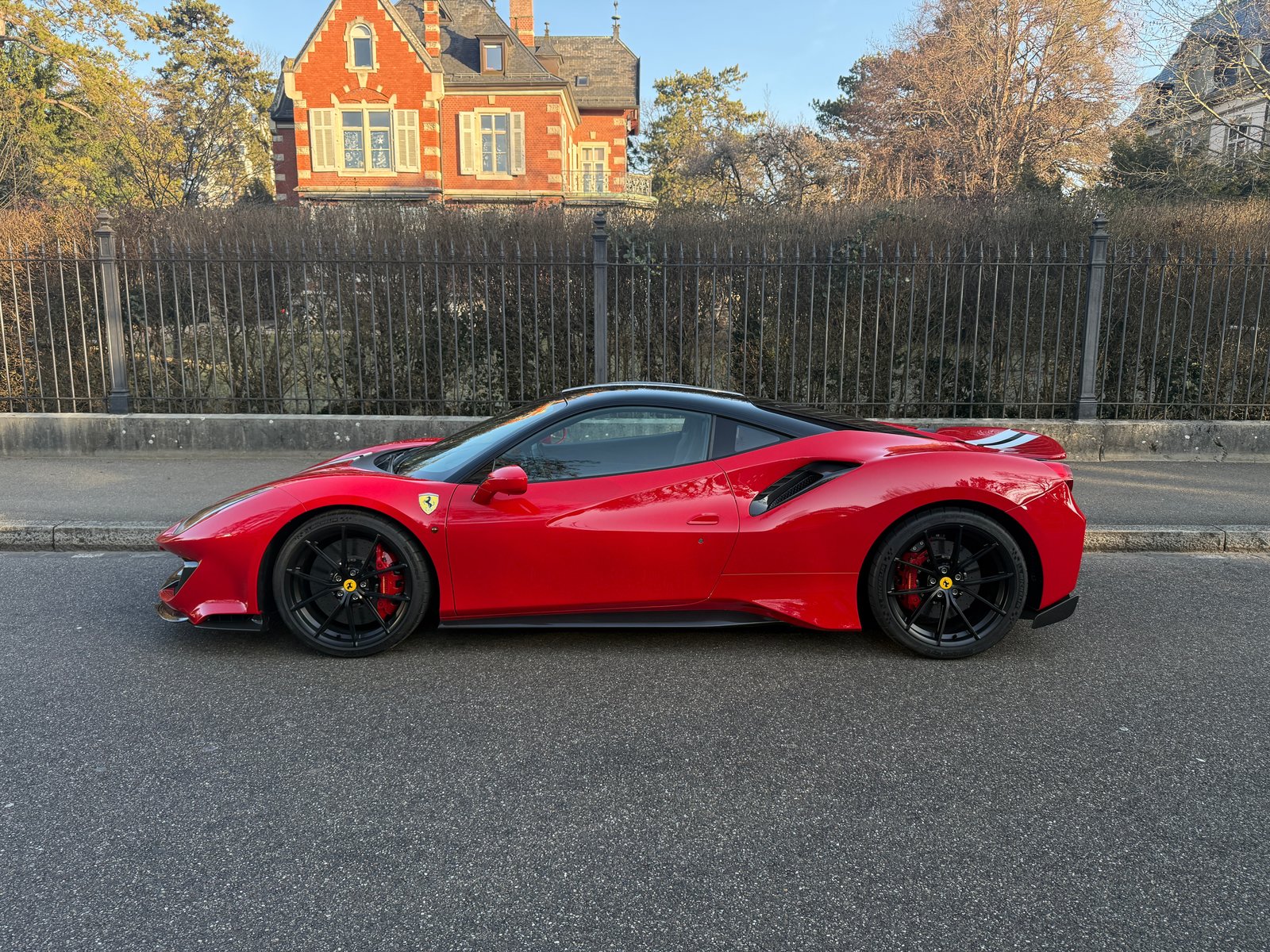 FERRARI 488 Pista 3.9 V8, Essence, Occasion / Utilisé, Automatique - 3