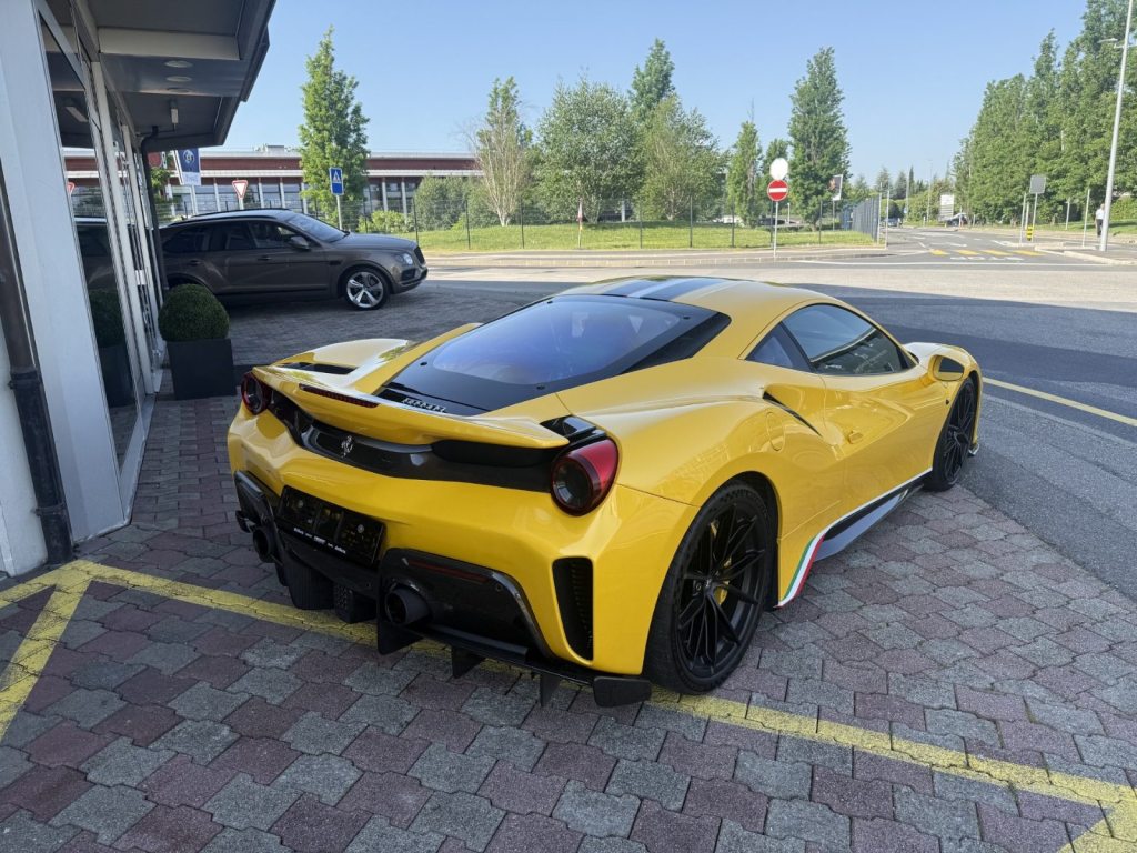 FERRARI 488 Pista 3.9 V8 Turbo, Petrol, Second hand / Used, Automatic - 6