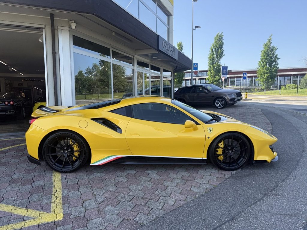 FERRARI 488 Pista 3.9 V8 Turbo, Petrol, Second hand / Used, Automatic - 4