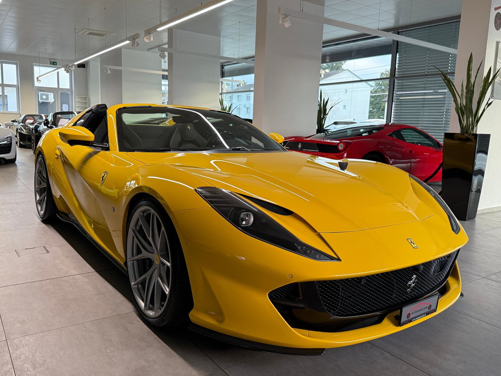 FERRARI 812 GTS, Benzin, Occasion / Gebraucht, Automatik - 2
