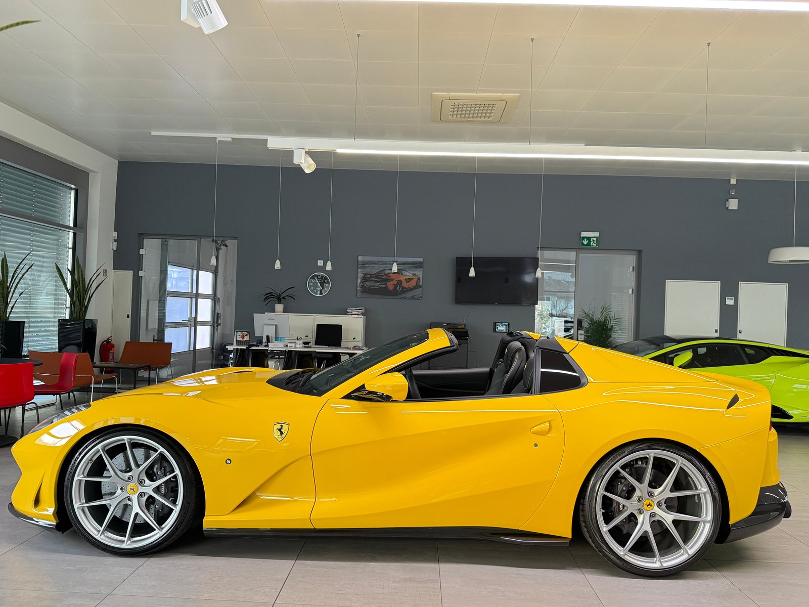 FERRARI 812 GTS, Benzin, Occasion / Gebraucht, Automatik - 4