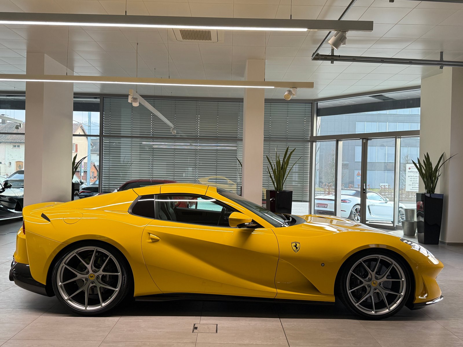FERRARI 812 GTS, Benzin, Occasion / Gebraucht, Automatik - 7