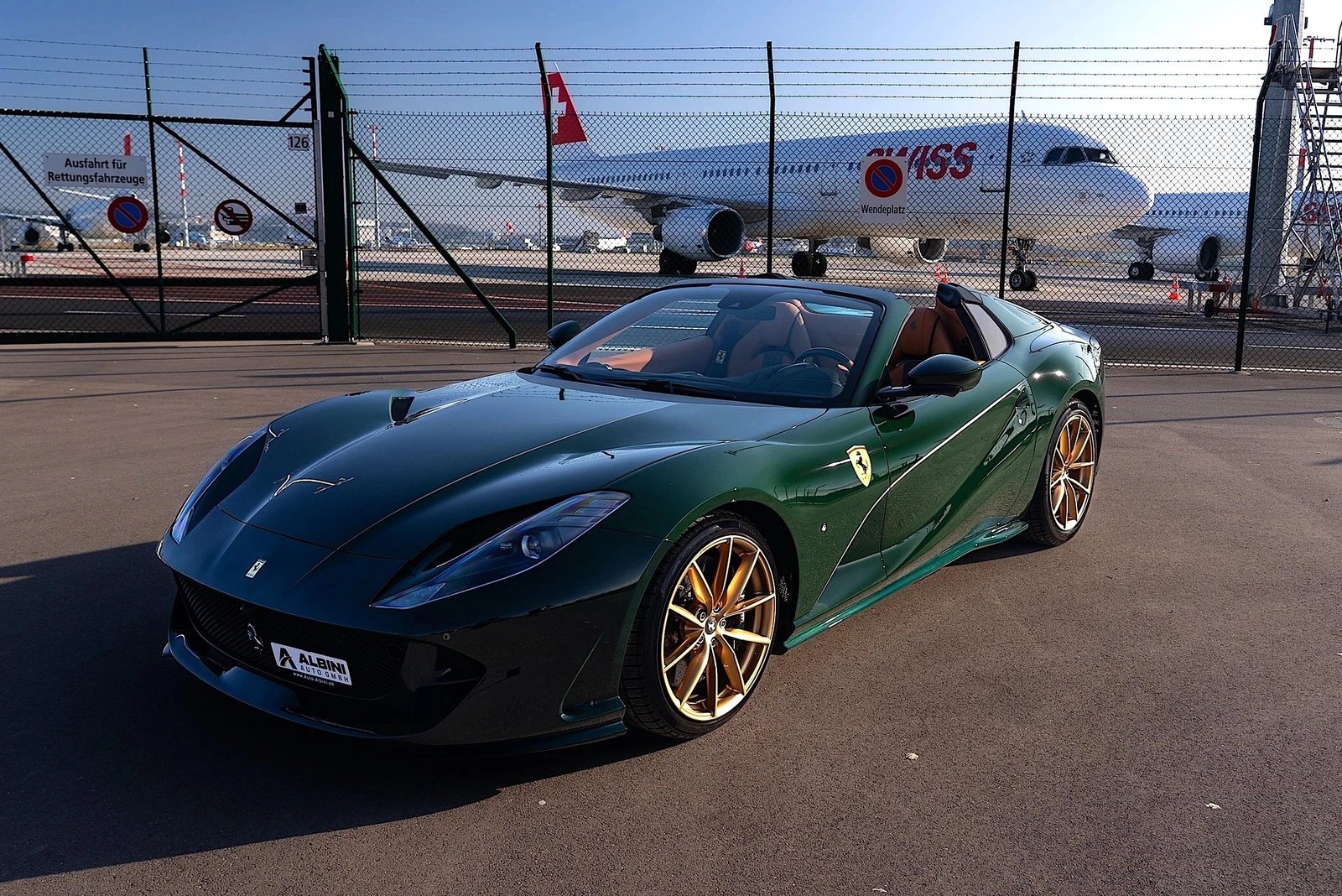 FERRARI 812 GTS V12 1 of 1 Glossy Green Carbon