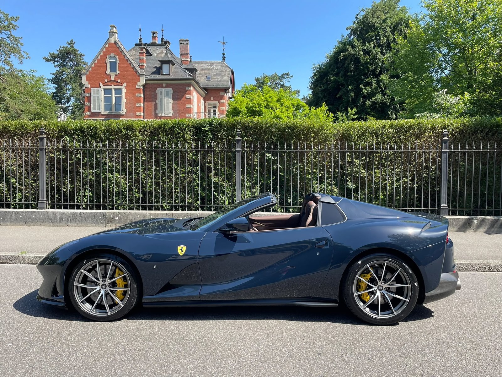 FERRARI 812 GTS, Petrol, Second hand / Used, Automatic - 3