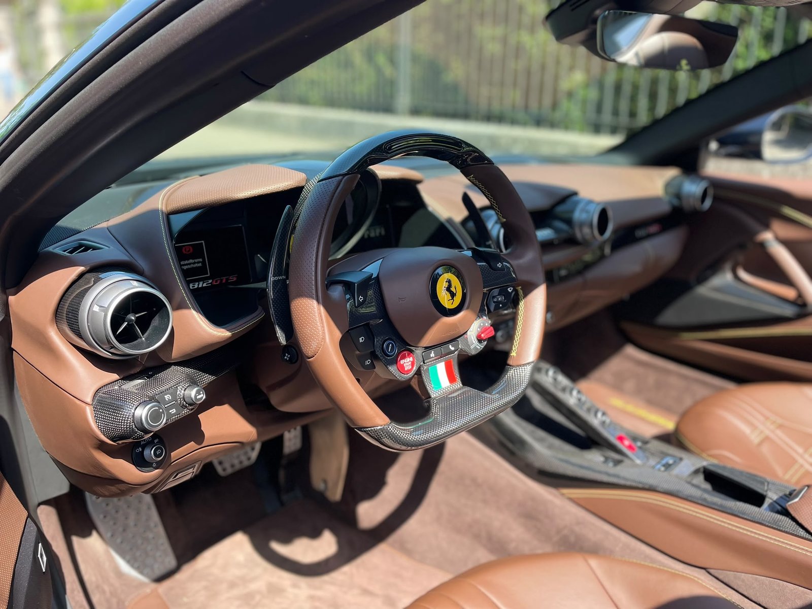 FERRARI 812 GTS, Petrol, Second hand / Used, Automatic - 5