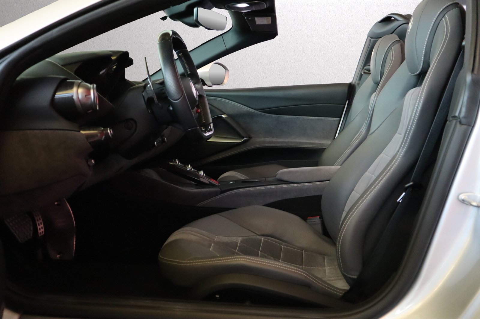 FERRARI 812 GTS, Petrol, Second hand / Used, Automatic - 4