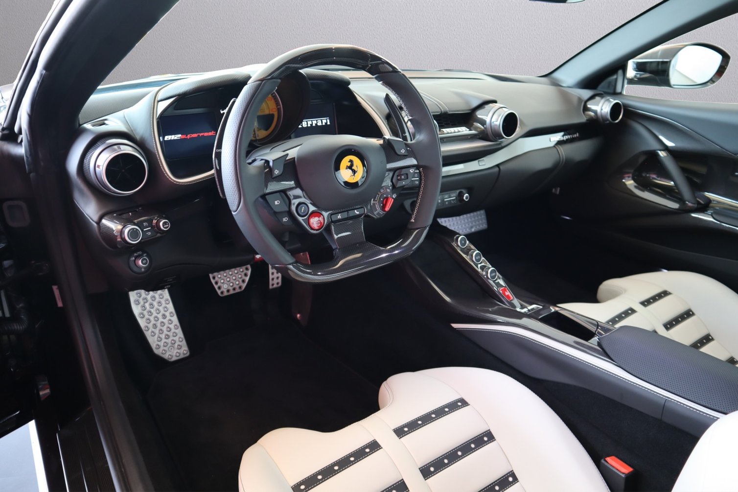 FERRARI 812 Superfast, Benzin, Occasion / Gebraucht, Automatik - 3