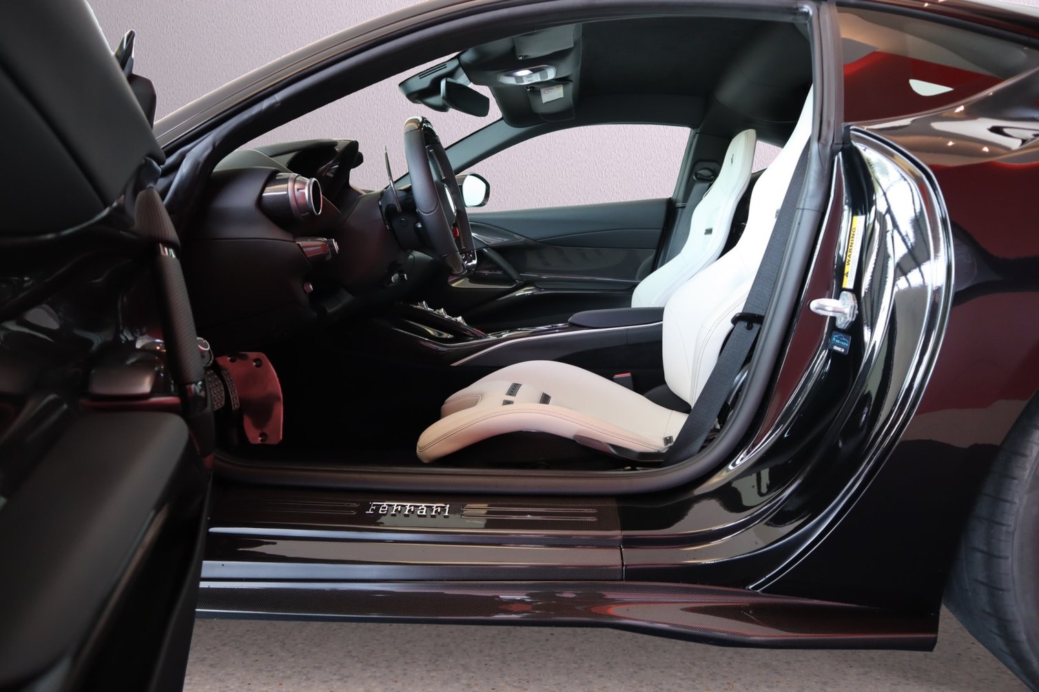 FERRARI 812 Superfast, Benzin, Occasion / Gebraucht, Automatik - 4