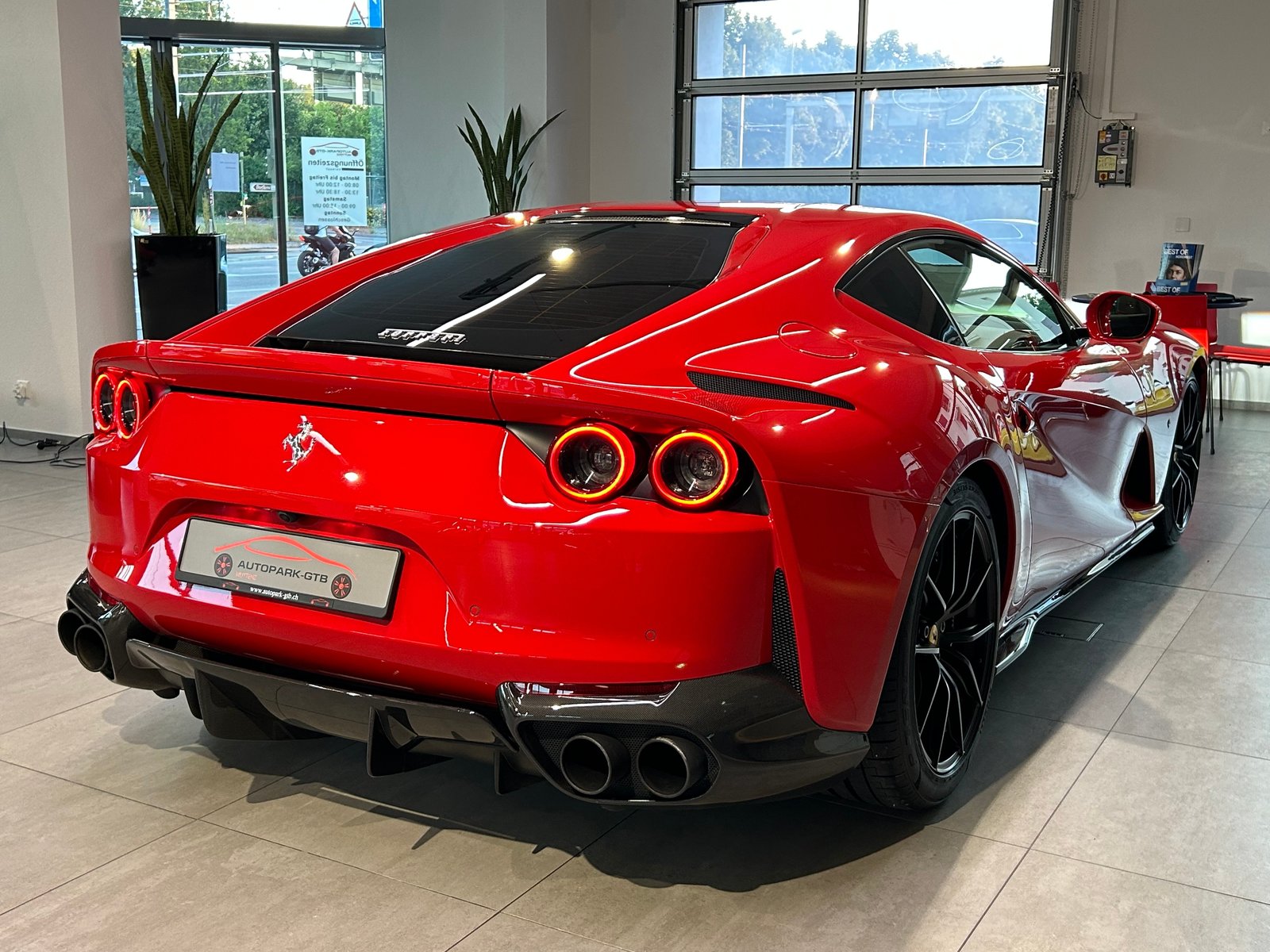 FERRARI 812 Superfast, Essence, Occasion / Utilisé, Automatique - 5