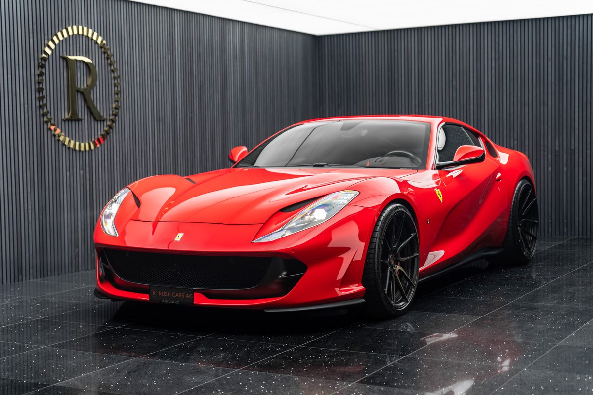 FERRARI 812 Superfast