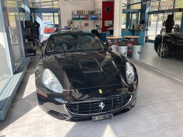 FERRARI California 4.3, Petrol, Second hand / Used, Automatic - 2