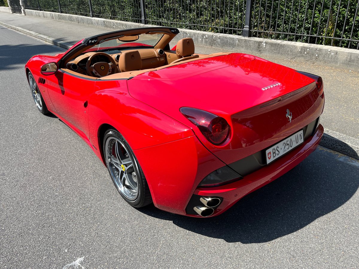 FERRARI California 4.3 V8, Essence, Occasion / Utilisé, Automatique - 2