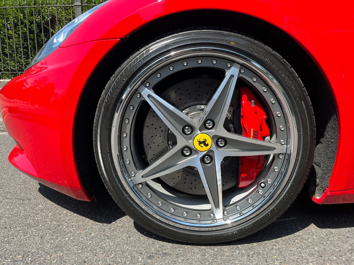 FERRARI California 4.3 V8, Essence, Occasion / Utilisé, Automatique - 4