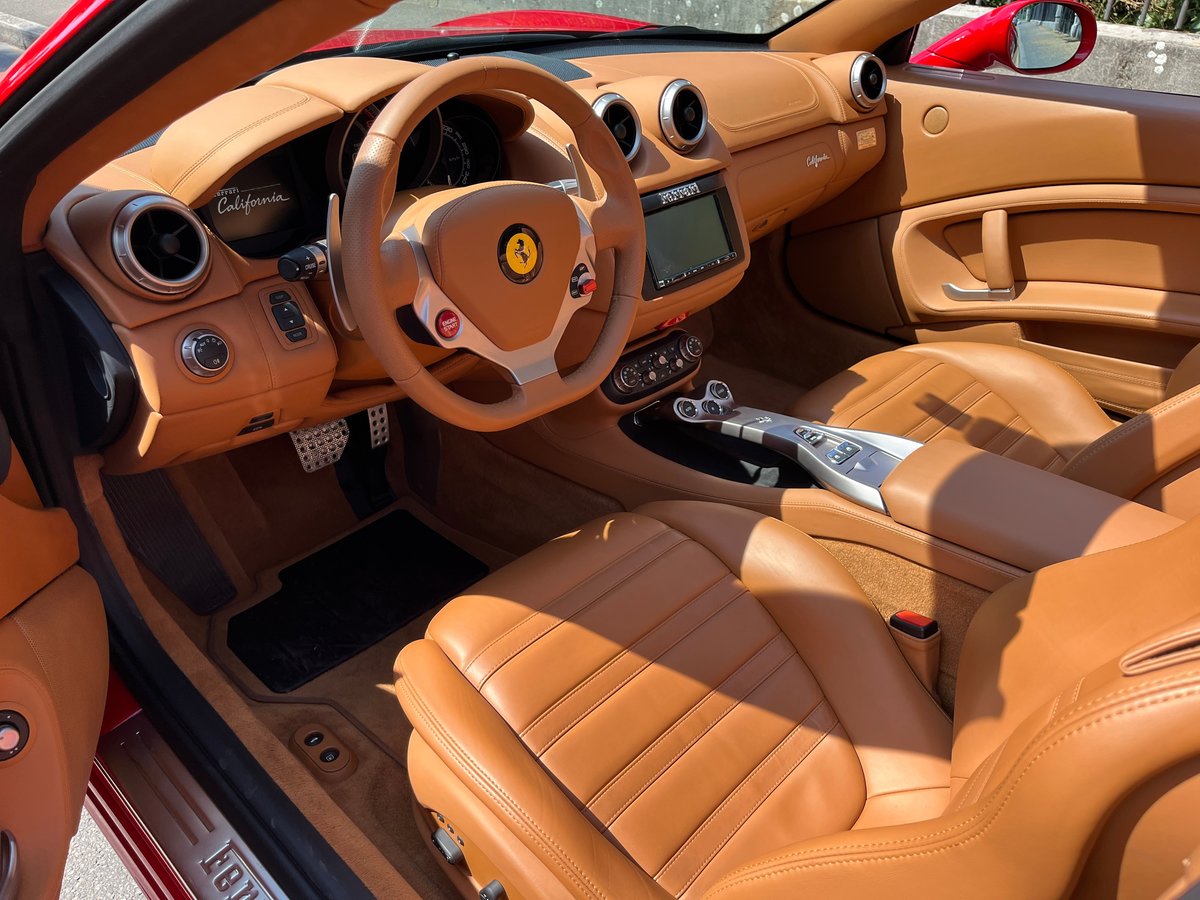 FERRARI California 4.3 V8, Essence, Occasion / Utilisé, Automatique - 5