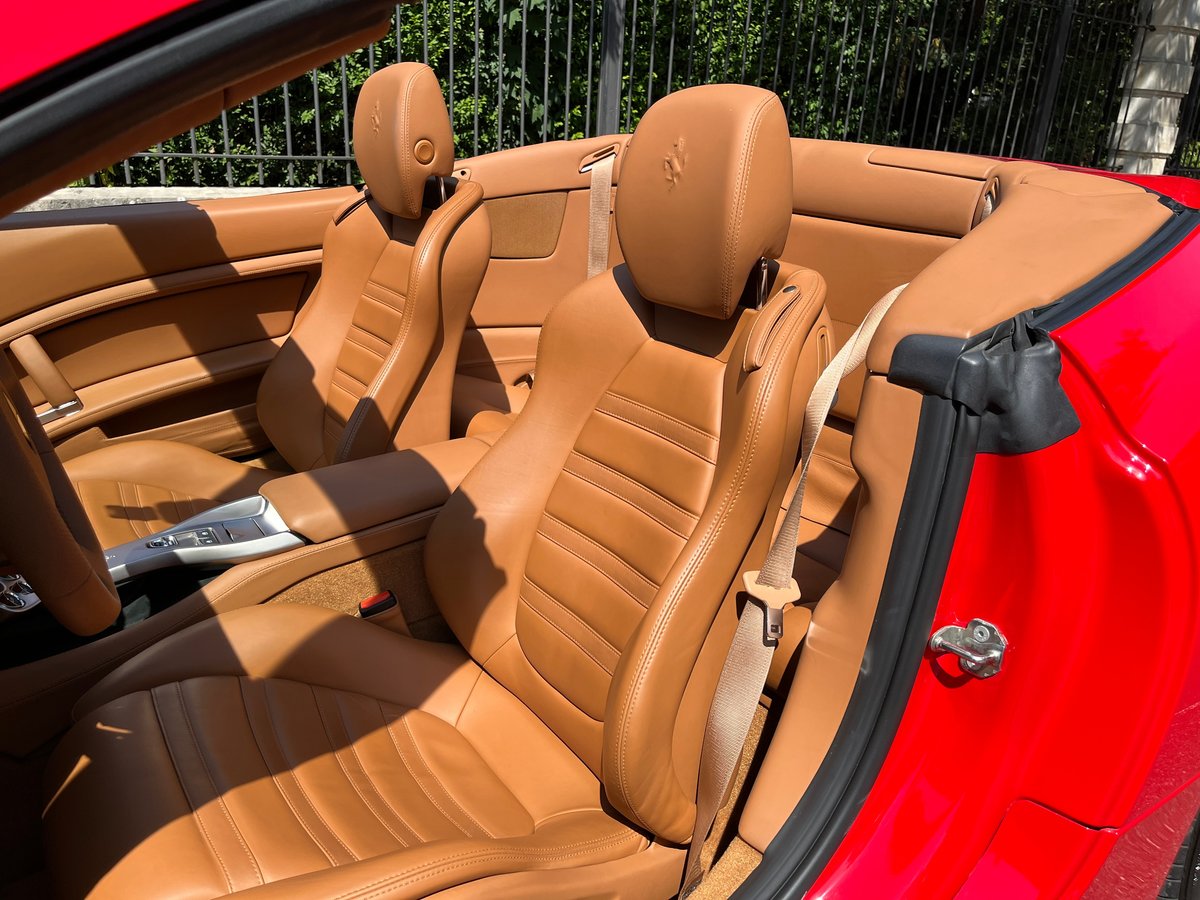 FERRARI California 4.3 V8, Essence, Occasion / Utilisé, Automatique - 6