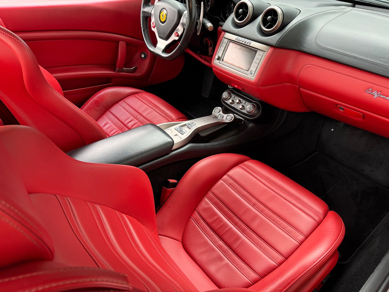 FERRARI California 4.3 V8, Essence, Occasion / Utilisé, Automatique - 4