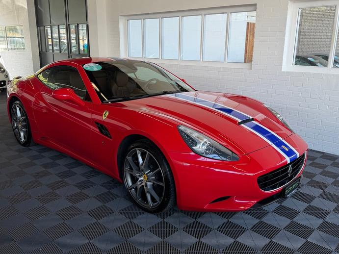 FERRARI California 4.3 V8 460 PS, Petrol, Second hand / Used, Automatic