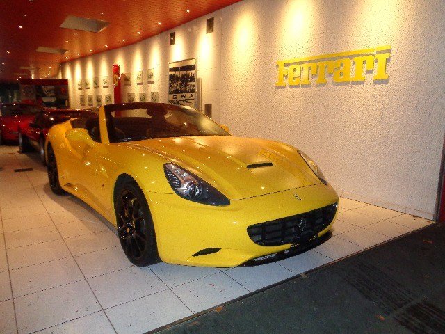FERRARI California 4.3 V8, Petrol, Second hand / Used, Automatic - 4