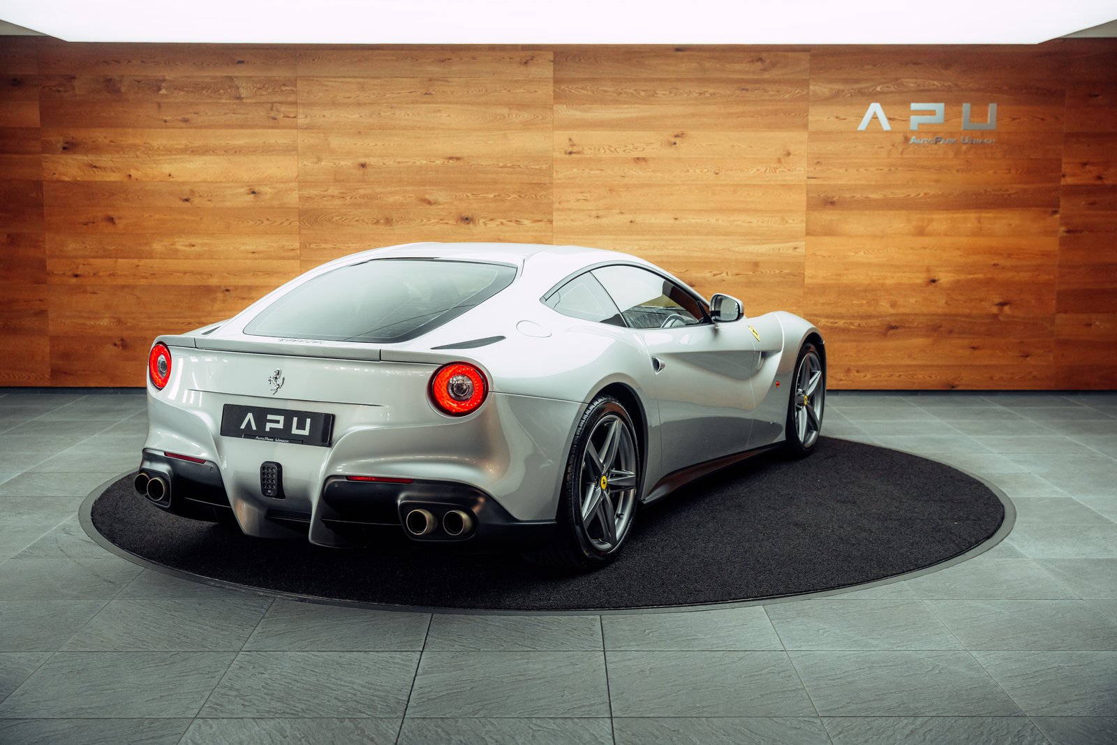 FERRARI F12 Berlinetta, Petrol, Second hand / Used, Automatic - 2