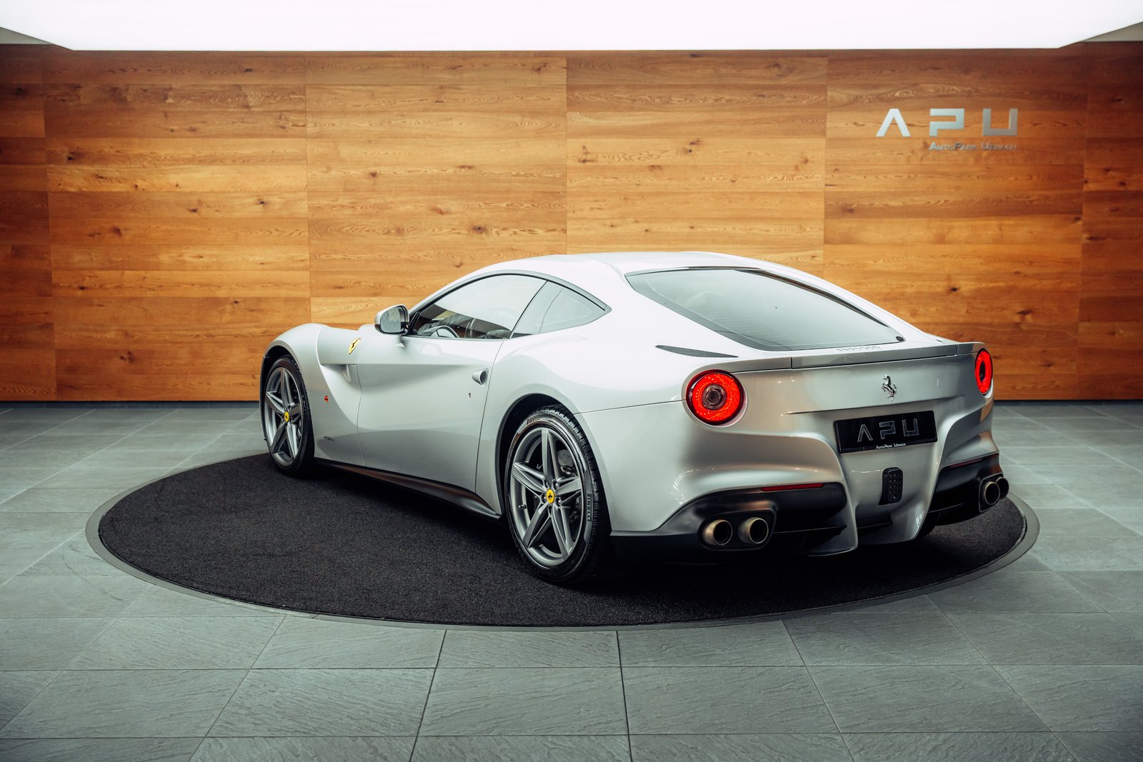 FERRARI F12 Berlinetta, Petrol, Second hand / Used, Automatic - 3