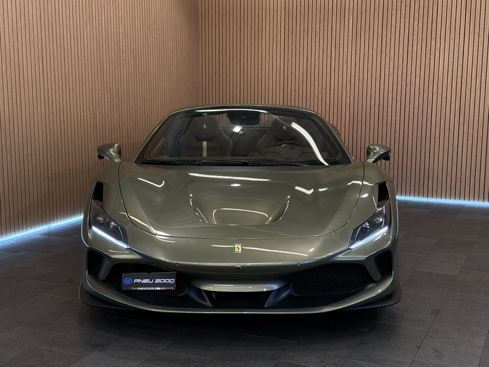 FERRARI F8 Spider *TAILOR MADE* Verde Masoni, Essence, Occasion / Utilisé, Automatique - 2
