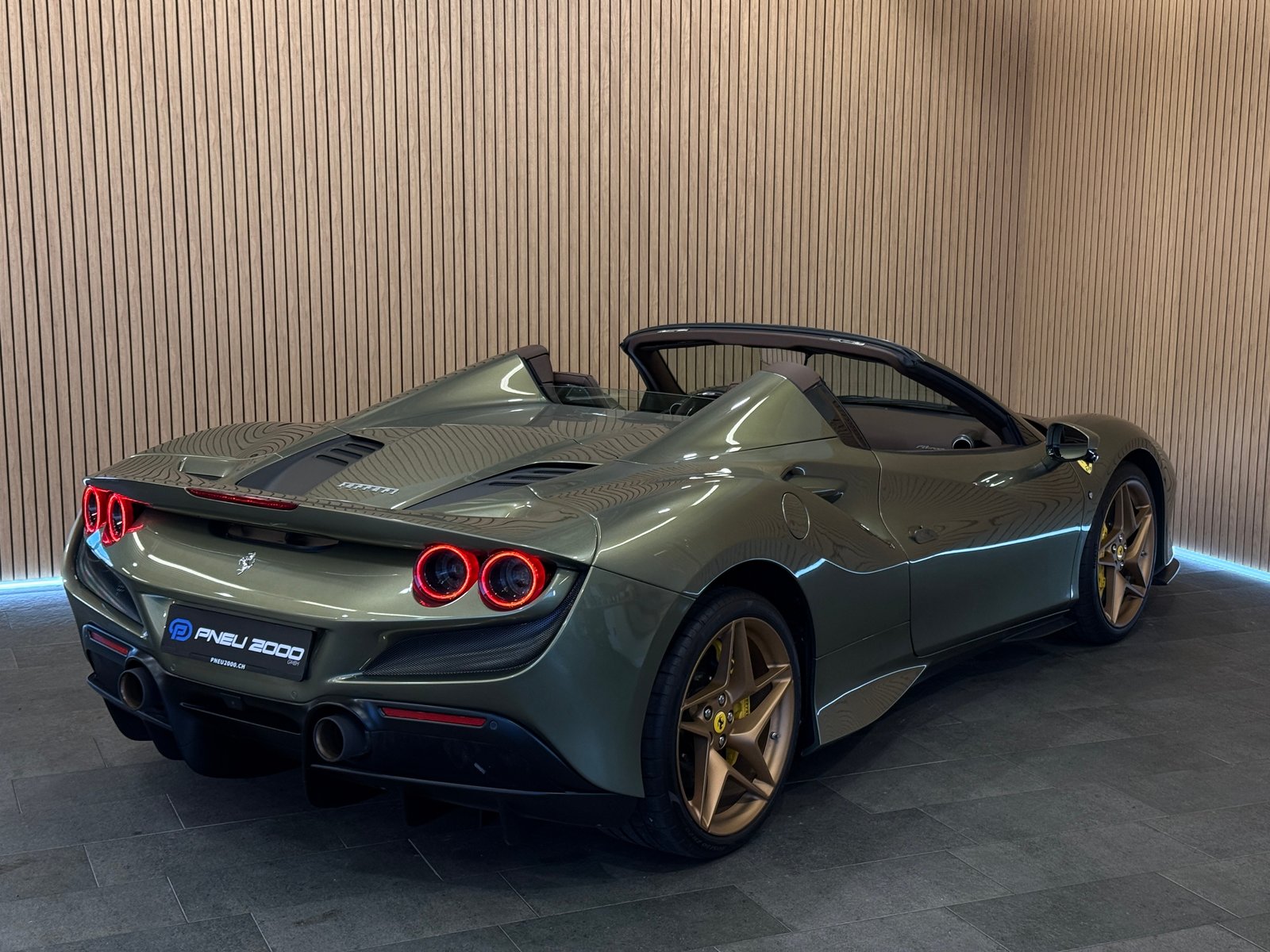 FERRARI F8 Spider *TAILOR MADE* Verde Masoni, Essence, Occasion / Utilisé, Automatique - 4