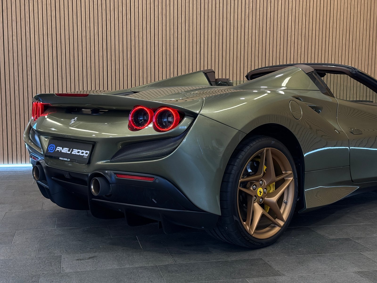 FERRARI F8 Spider *TAILOR MADE* Verde Masoni, Essence, Occasion / Utilisé, Automatique - 5