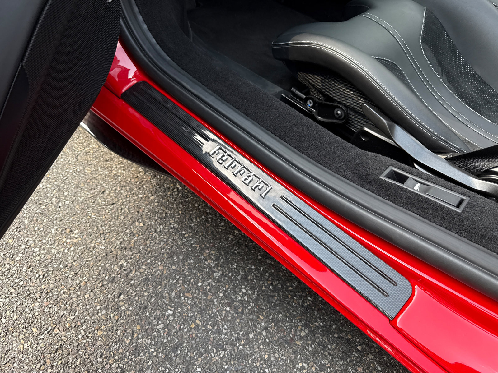 FERRARI F8 Spider, Benzin, Occasion / Gebraucht, Automatik - 7