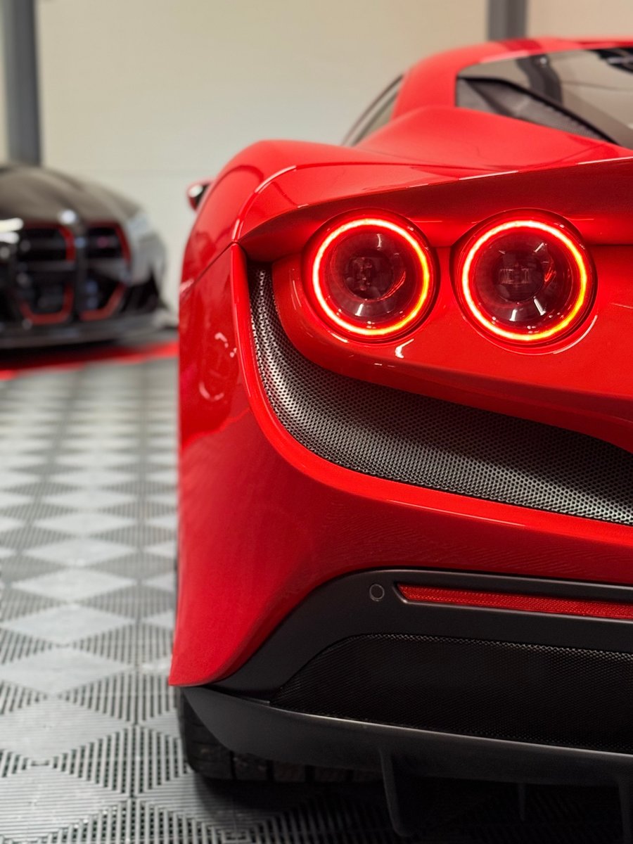 FERRARI F8 Tributo, Essence, Occasion / Utilisé, Automatique - 4