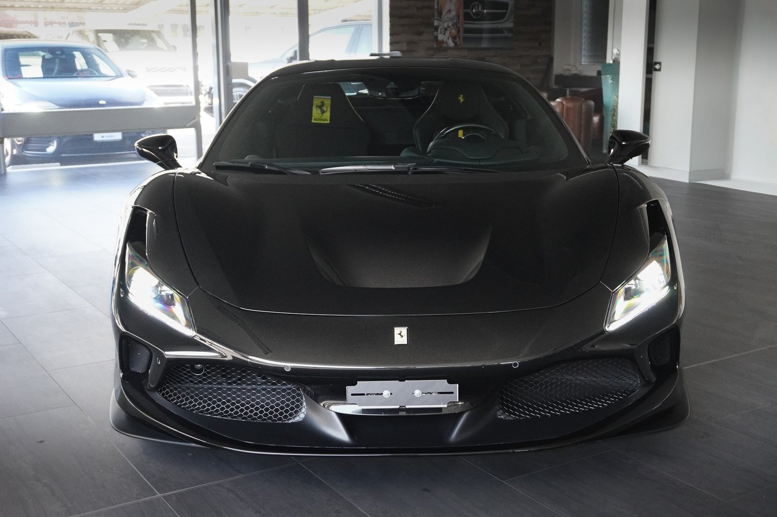 FERRARI F8 Tributo, Petrol, Second hand / Used, Automatic - 2