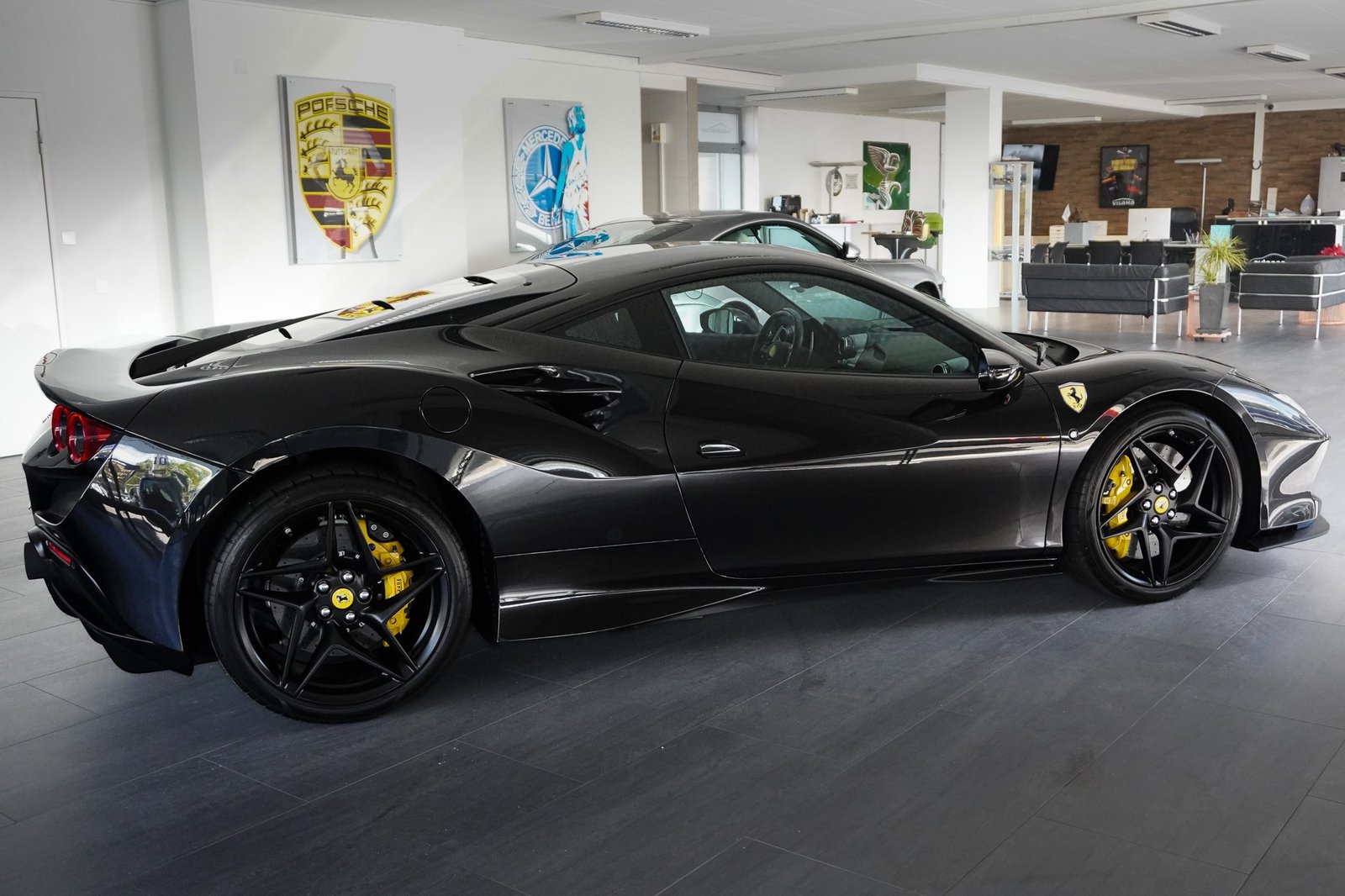 FERRARI F8 Tributo, Petrol, Second hand / Used, Automatic - 6