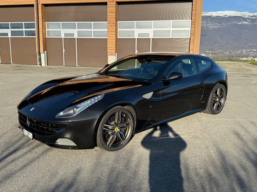 FERRARI FF 6.3, Essence, Occasion / Utilisé, Automatique - 2