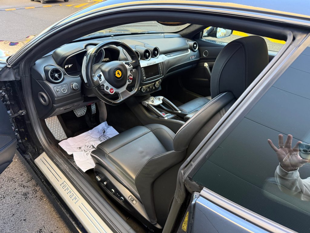 FERRARI FF 6.3, Essence, Occasion / Utilisé, Automatique - 7