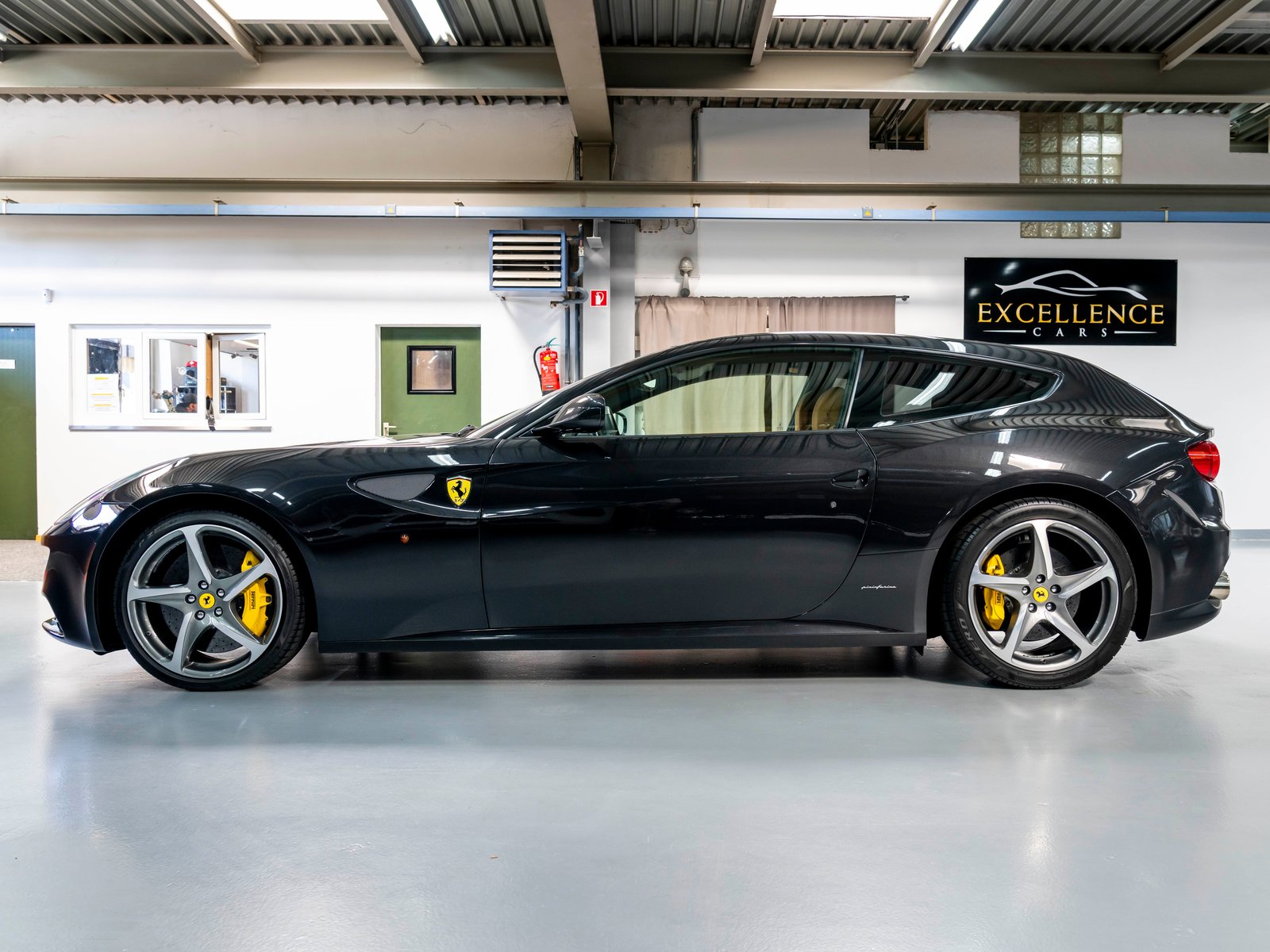 FERRARI FF, Petrol, Second hand / Used, Automatic - 7