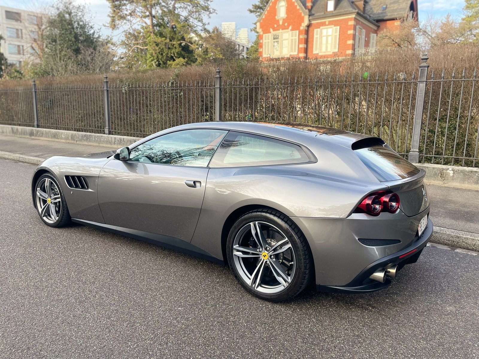 FERRARI GTC 4 Lusso, Benzin, Occasion / Gebraucht, Automatik - 2