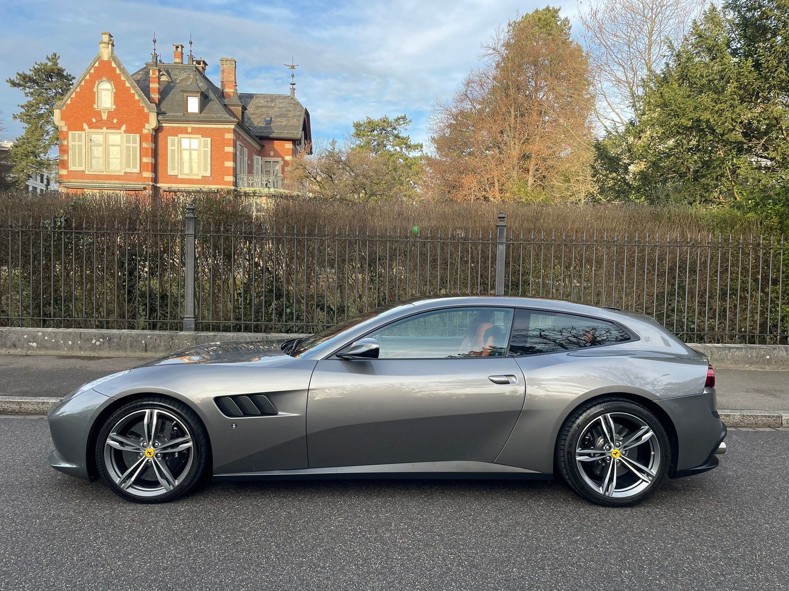 FERRARI GTC 4 Lusso, Benzin, Occasion / Gebraucht, Automatik - 3