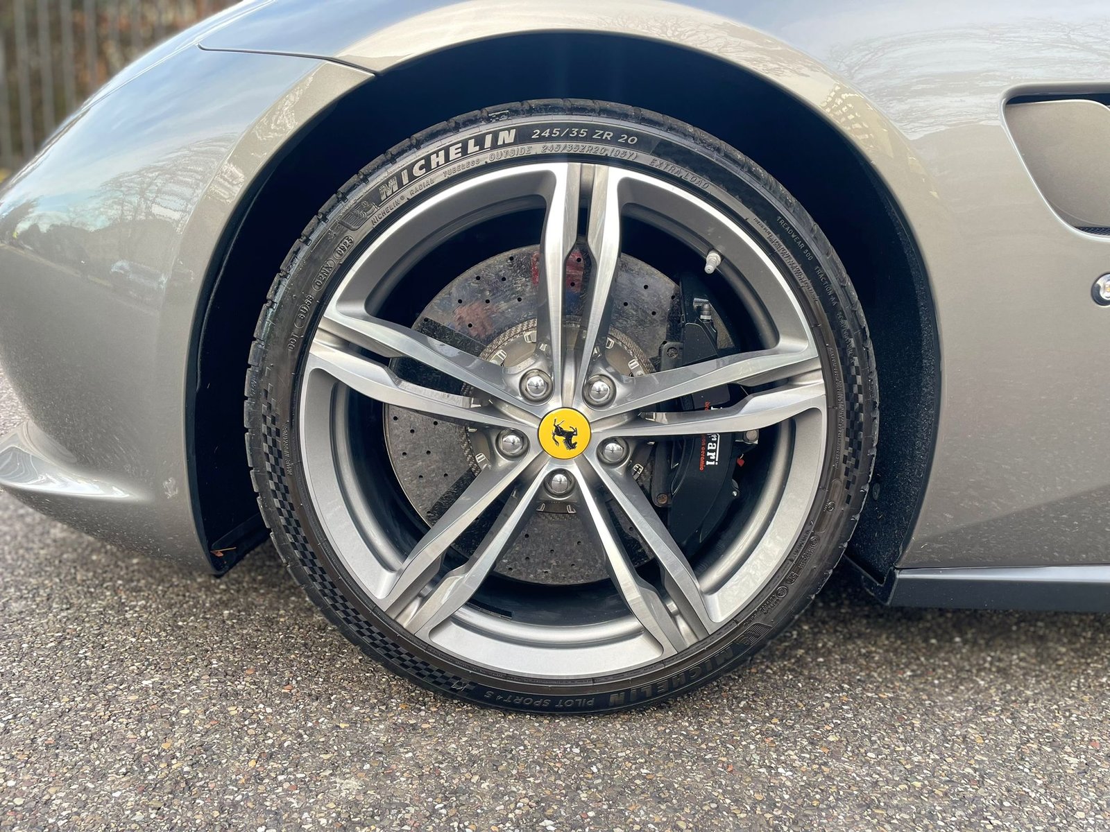 FERRARI GTC 4 Lusso, Benzin, Occasion / Gebraucht, Automatik - 4