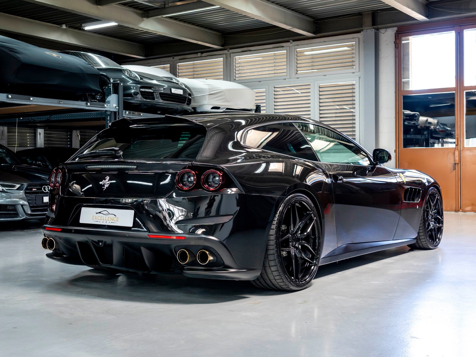 FERRARI GTC 4 Lusso, Petrol, Second hand / Used, Automatic - 4