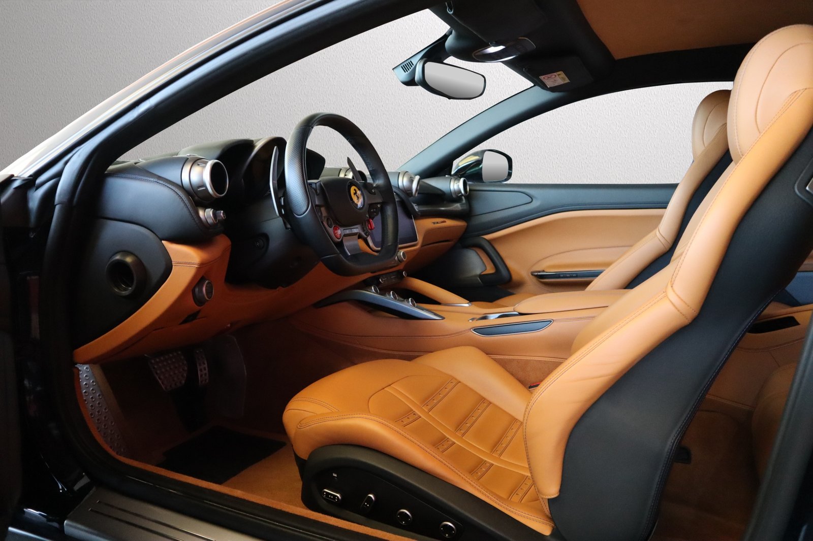 FERRARI GTC 4 Lusso, Petrol, Second hand / Used, Automatic - 4