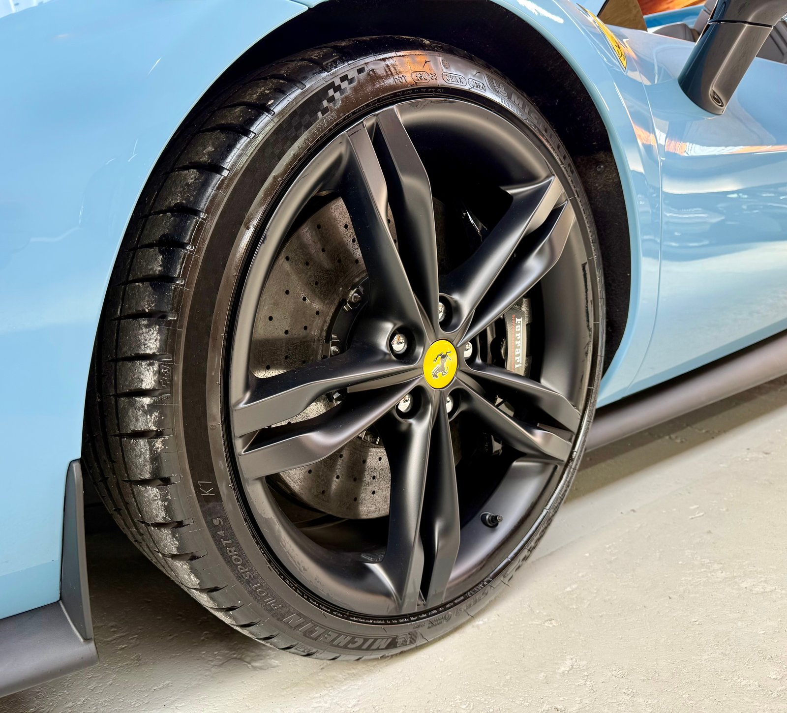 FERRARI GTS, Voll-Hybrid Benzin/Elektro, Occasion / Gebraucht, Automatik - 7
